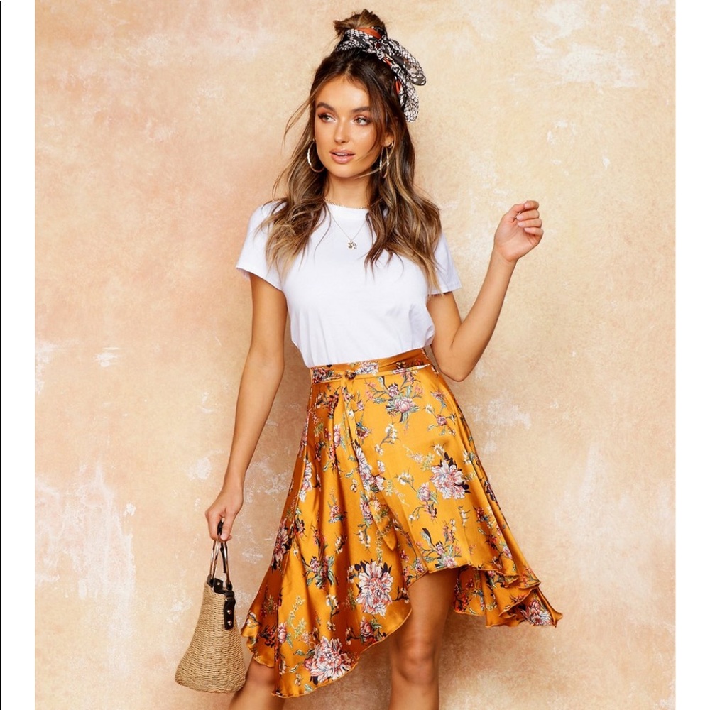 Boohoo floral print skirt